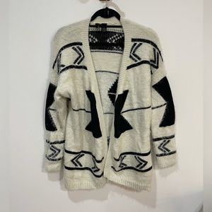 BKE Boutique sweater - Medium